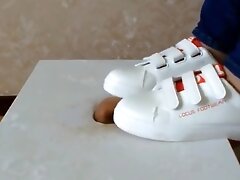 Asian sneaker cbt with cumshot