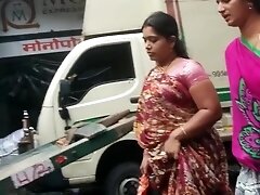 Super sexy milf candid