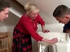 Granny offers her pussy as a payment