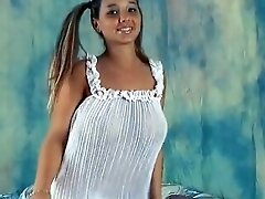 I'VE JUST BEGUN - jiggly college girl boobs bouncy dance (non nude)